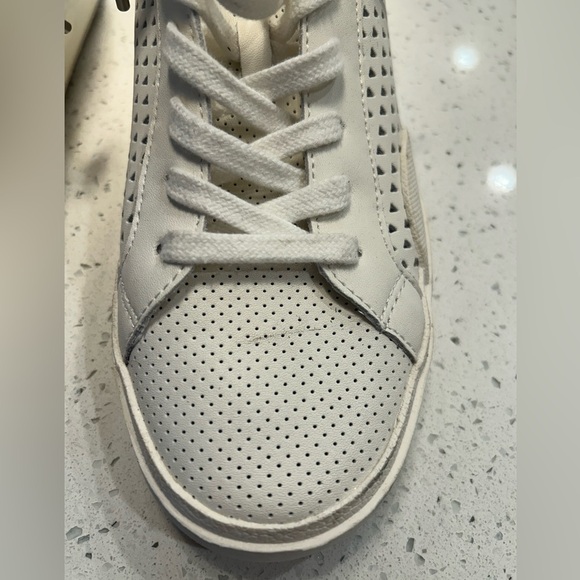 Dolce Vita Women's Zina Perf Sneaker - Picture 3 of 10